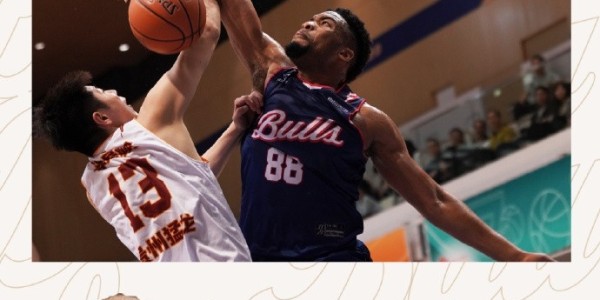 PP电子-香港金牛重返荃湾主场战胜贵州猛龙迎十三连胜 阿诺斯克19+11