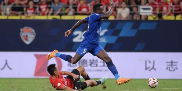 【中超】阿齐兹破门邓涵文染红 蓉城0比1三镇遭连败
